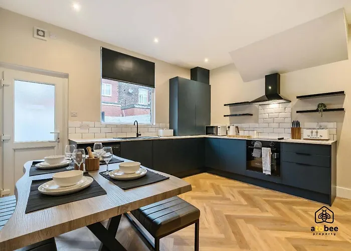 度假居 2 Bed Near Etihad & Centre On A Quiet Street With Free Parking 曼彻斯特