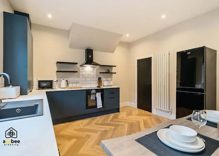 2 Bed Near Etihad & Centre On A Quiet Street With Free Parking * Manchester