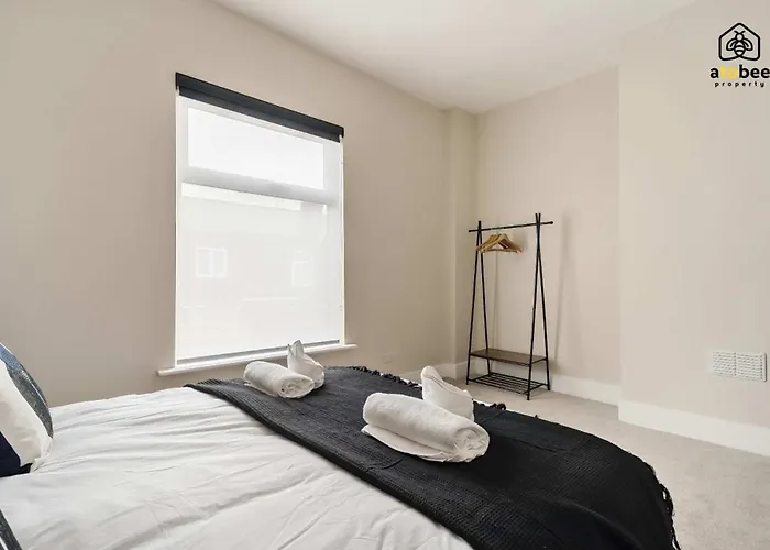 Prázdninový dům 2 Bed Near Etihad & Centre On A Quiet Street With Free Parking *