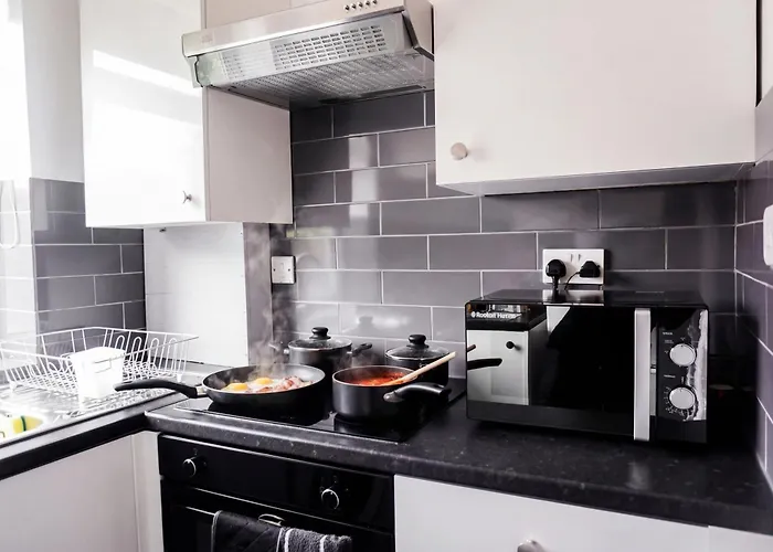 Spacious 3br Near Etihad And Coop Live - Free Parking! *