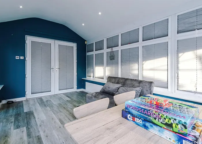 3br By Kammili With Free Parking & Fast Access Manchester