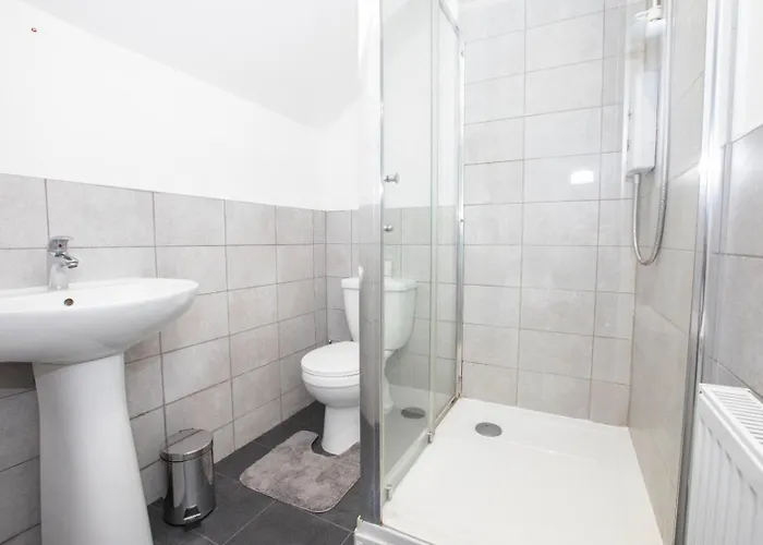 Townhouse Sleeps 14 - Free Parking 펜션