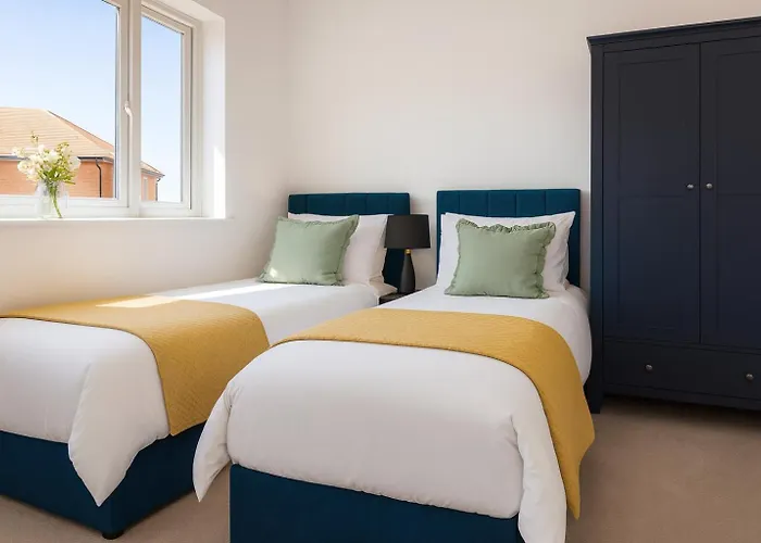 Modern Townhouse - Sleeps 14 - Free Parking Feriehus