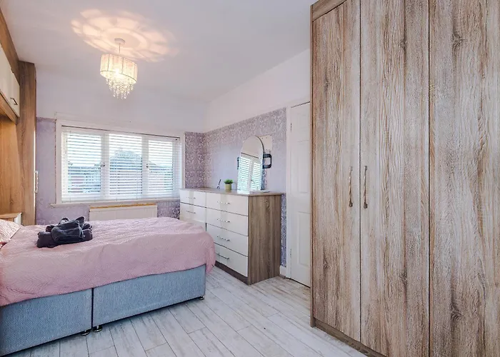 3br By Kammili With Free Parking & Fast Access