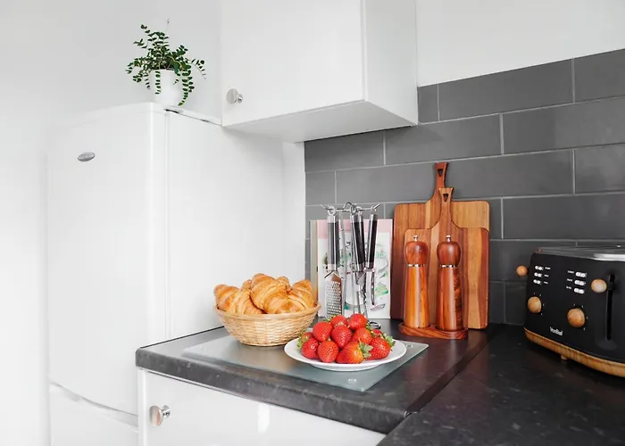 Vakantiehuis Spacious 3br Weekend Getaway Near Etihad And Coop Live - Free Parking! Manchester