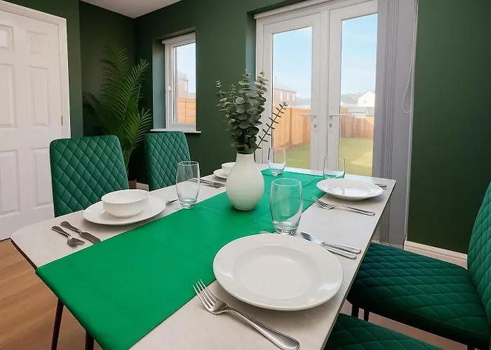 Townhouse Sleeps 14 - Free Parking