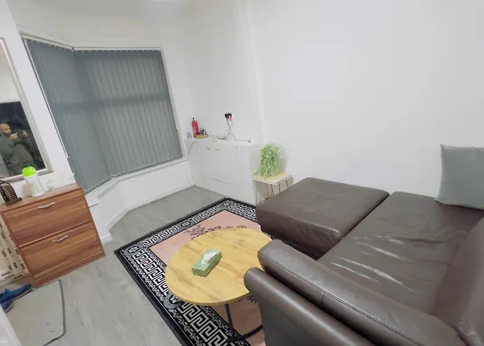 Break - 1 Big Bedroom Sleeps 3