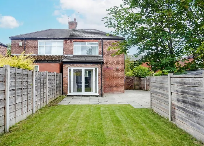 Spacious 3Br Weekend Getaway Home Near Etihad And Coop Live - Free Parking!