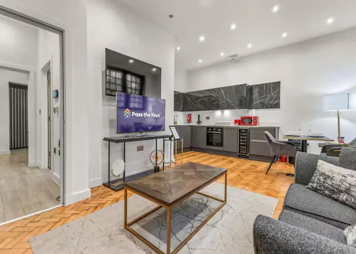 Beautiful Newly Built Flat - Walk To Centre - Pass The Keys Daire