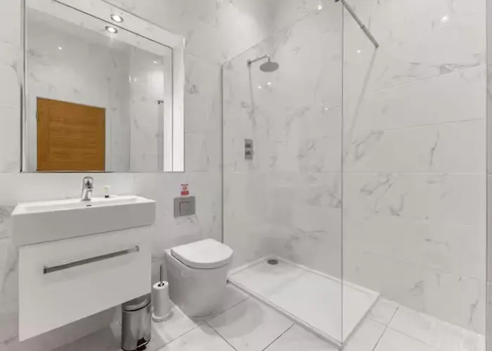 Duplex - Walk Ao Arena & Deansgate - Pass The Keys 맨체스터