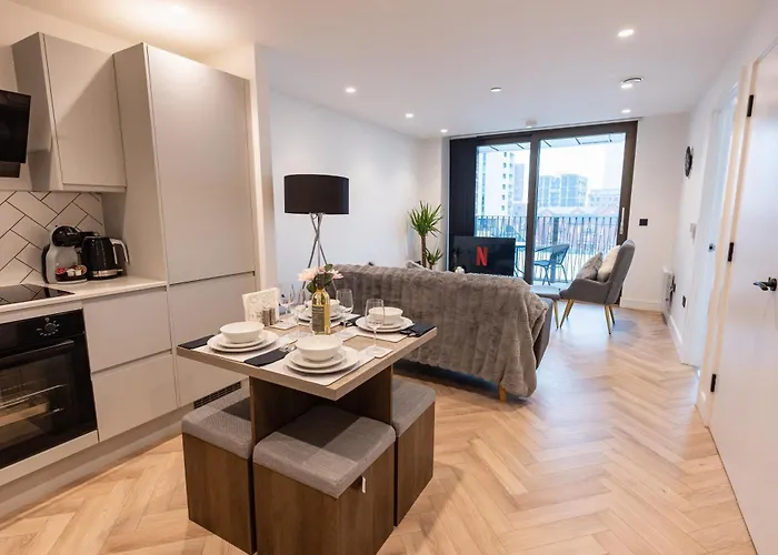 Luxury 2 Bed Apartment, With A Balcony & Canal View In Centre! Daire *