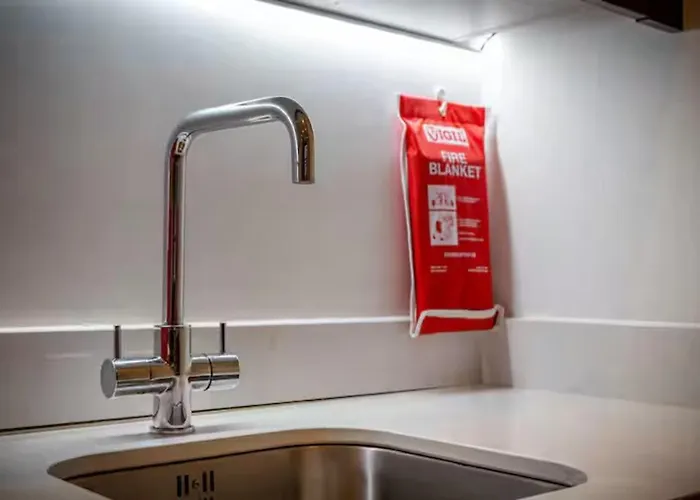 Beautifully 3bed Restored - Pass The Keys Apartament