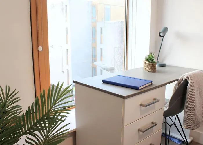 For Students Only - Victoria Point In * Μάντσεστερ