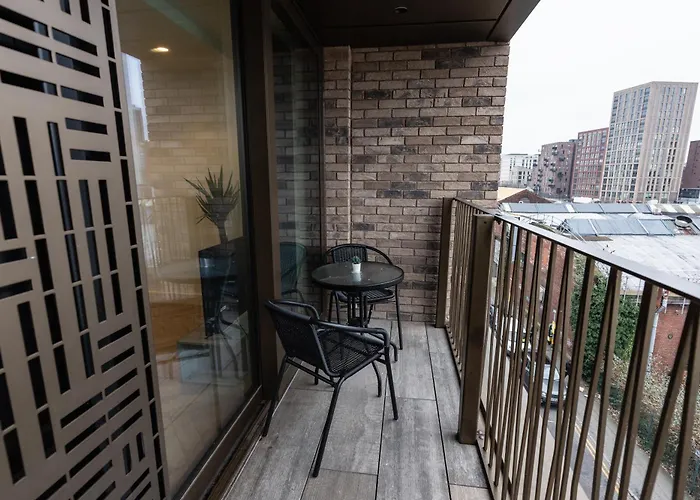 Luxury 2 Bed Apartment, With A Balcony & Canal View In Centre! Daire *