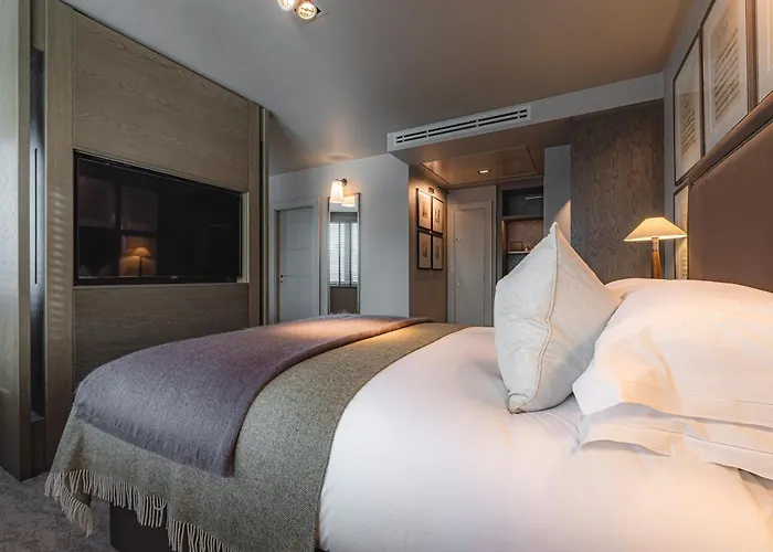 Dakota Airport مانشستر