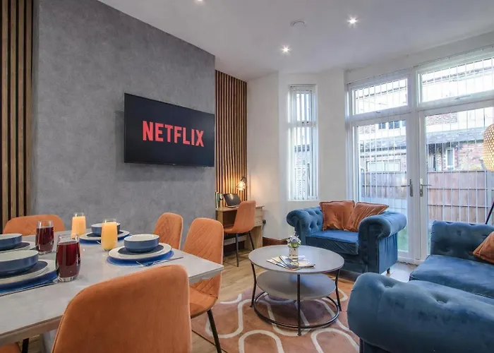 Modern & Spacious 4-bedroom Home, Family & Contractor Friendly, 펜션