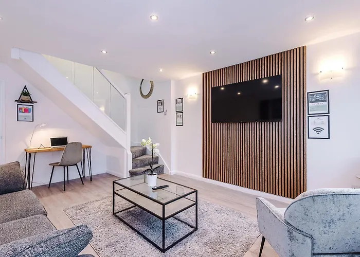 Stylish 2br House For 4 In With Parking Mánchester