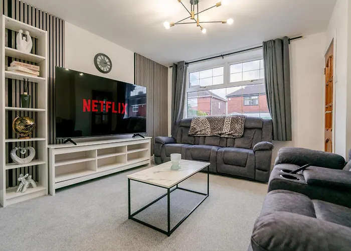 Spacious 4 Bed Ideal For Business & Long Term Stays, Free Parking * مانشستر