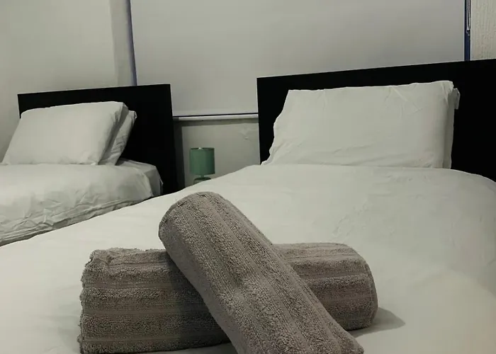 Сasa de vacaciones Modern 3-br On Edge Of Center With Free Parking