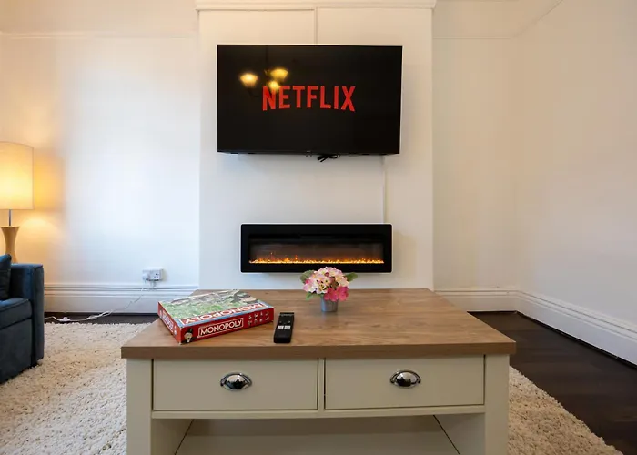 Сasa de vacaciones Steps From Old Trafford - Modern