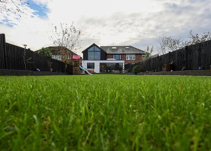 Stunning Family With Hot Tub In Worsley Сasa de vacaciones