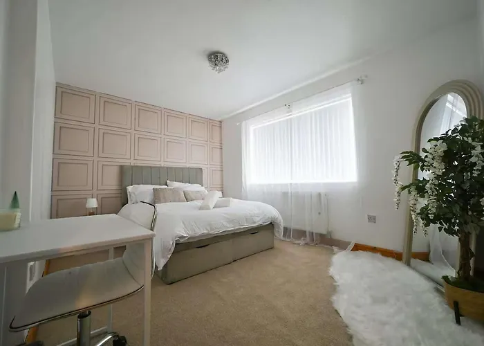 Elegant With Hot Tub