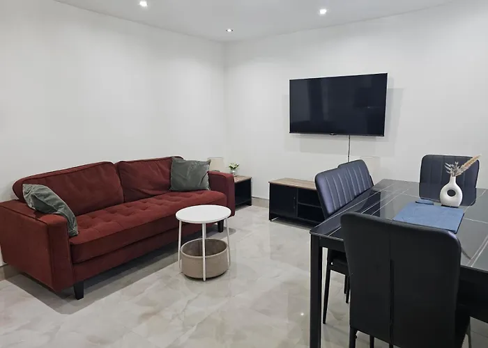 Modern & Bright 3br Near Ctr! בית נופש *