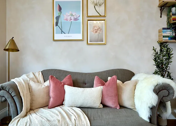 Stylish 4 Bed In Old Trafford Next To Mufc 펜션 *