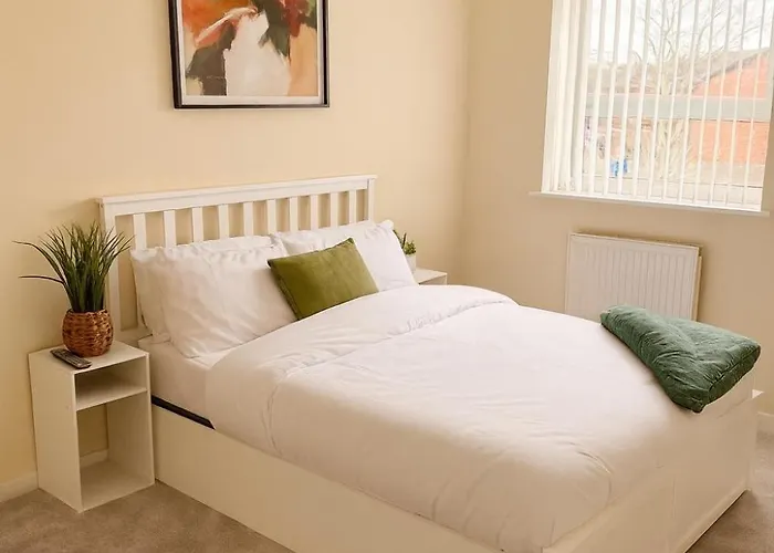 Hébergement de vacances Spacious 3-bed House With Private Yard *