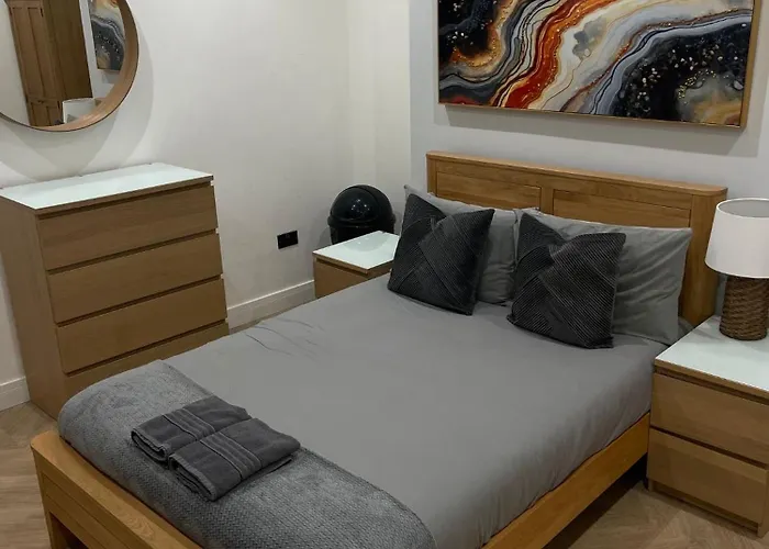 Hendham - Near Etihad Stadium, Coop Live Arena, National Cycling Centre & 24 Hour Asda Guest house