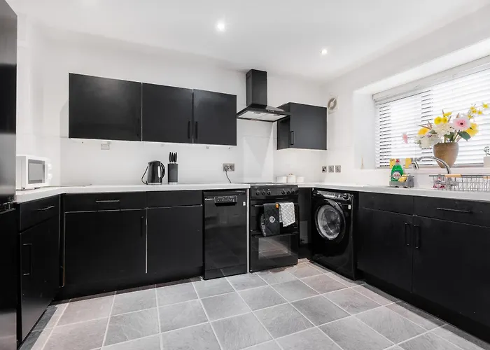 Modern Centre 3bd - Fire Pit - Free Parking Holiday home *