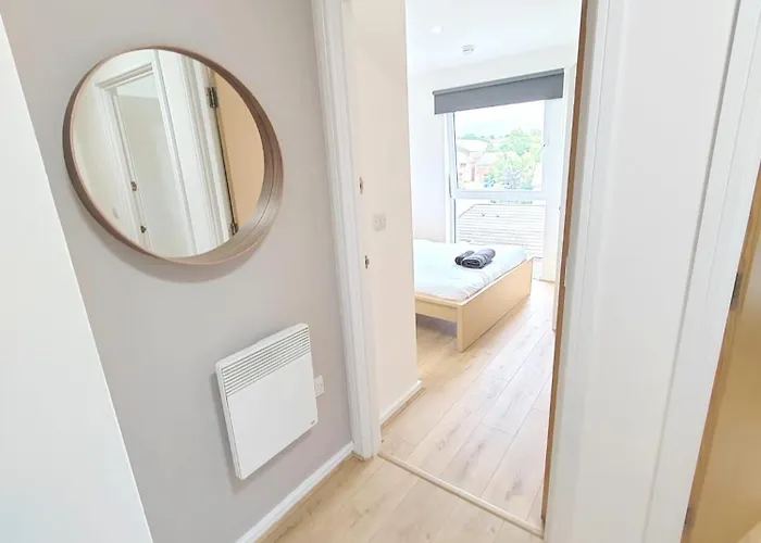 Modern Private In Shared 2 Bed Flat Camp St Pansiyon Manchester