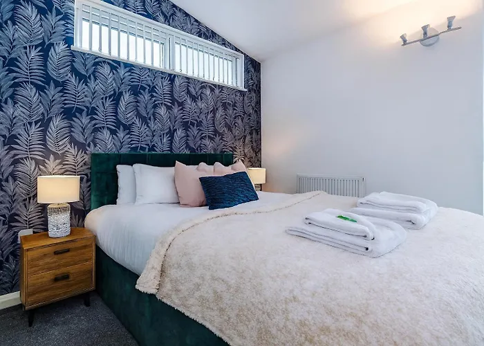 Spacious Escape On - Parking - Garden Tatil Evi Manchester