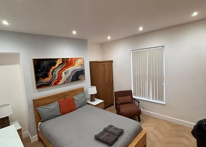 Hendham - Near Etihad Stadium, Coop Live Arena, National Cycling Centre & 24 Hour Asda בית הארחה