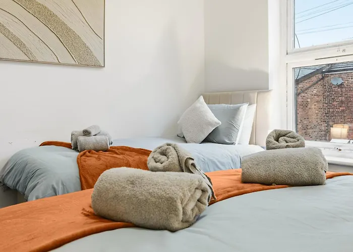 Manchester 2 Bedroom 5 Beds House 10 Minutes Away From City Centre And Hospitals On Street Parking ,Great For Long Term Stays Contractors And Hospital Workers Semesterbostad