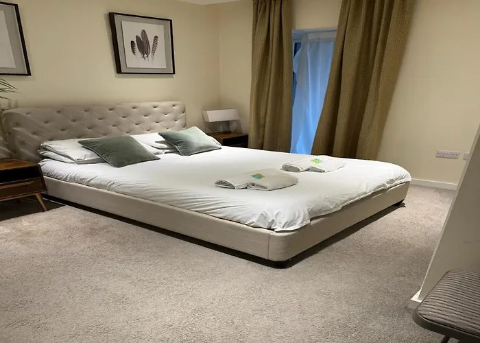 Stylish Townhouse With Parking - Pass The Keys 펜션 맨체스터