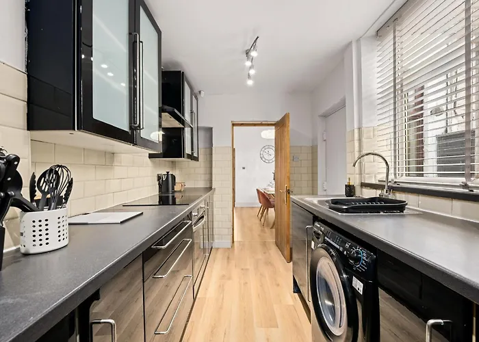 Modern And Comfy 3 Bed Near Etihad, Coop Live Arena And Centre Tatil Evi *