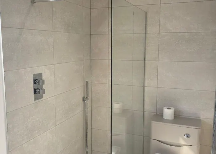 A Modern 3-bed In M25, *