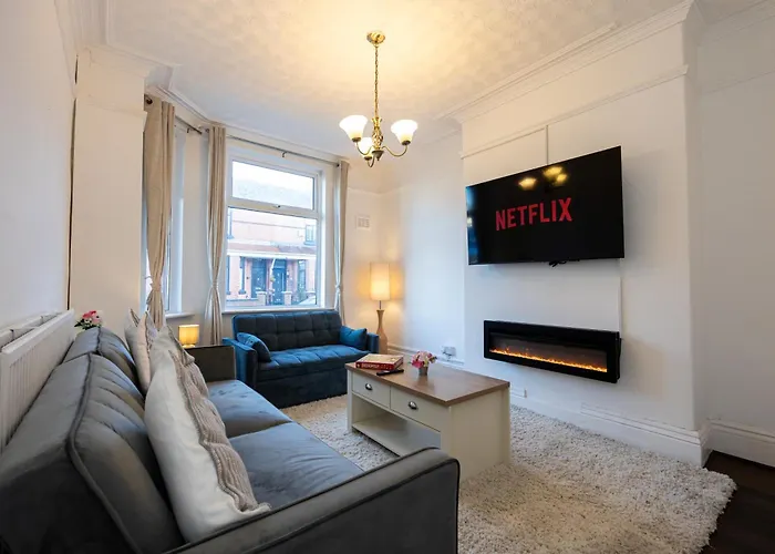 Steps From Old Trafford - Modern Tatil Evi