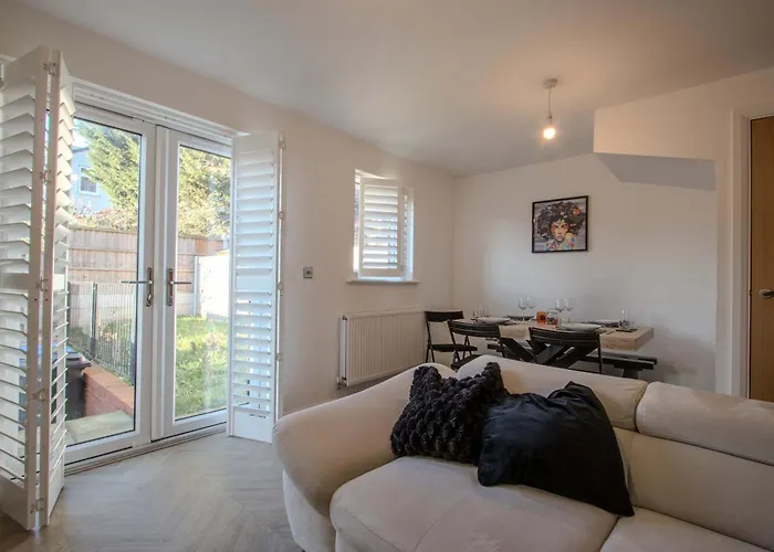 Modern 2-bed In Swinton By Mcpi Hosting, Perfect For Families & Contractors Casa vacanze *