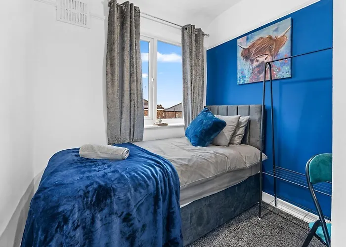 Luxury Group - - Sleeps 9