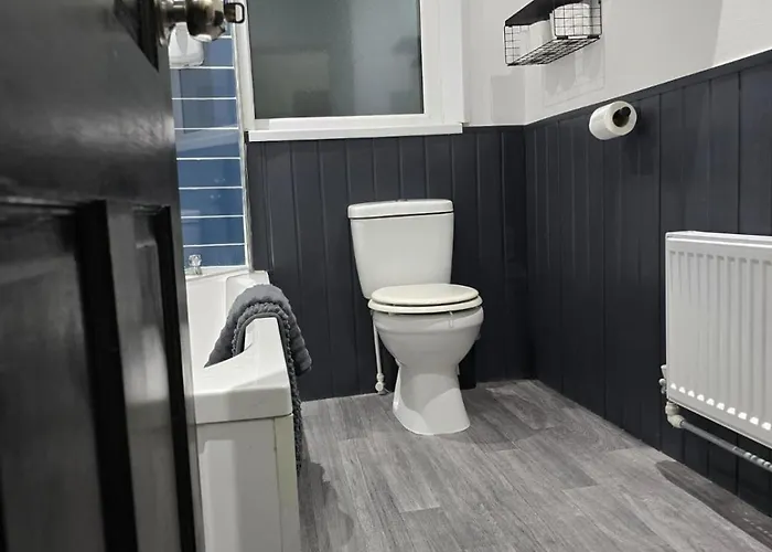 Spacious 3Br Home With Free Parking Ideal For Business & Contractor Stays Sleeps Up To 6 Manchester