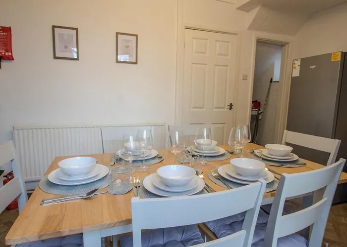 Modern 3br House - Quiet Clifton Area Manchester