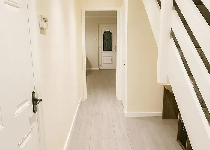 Spacious 3-bed House With Private Yard