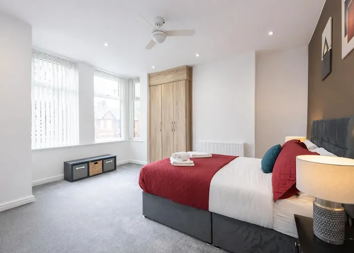 Modern & Spacious 4-bedroom Home, Family & Contractor Friendly, Feriehus *