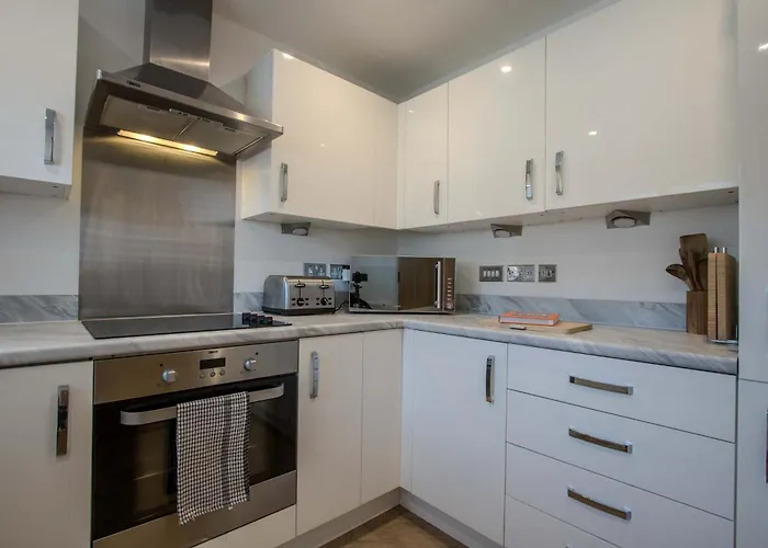 Modern 2-bed House In Swinton - Private Parking Dom wakacyjny