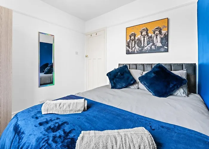 Luxury Group - - Sleeps 7 Manchester