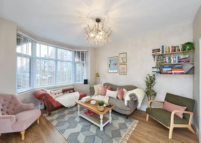 Stylish 4 Bed In Old Trafford Next To Mufc Manchester