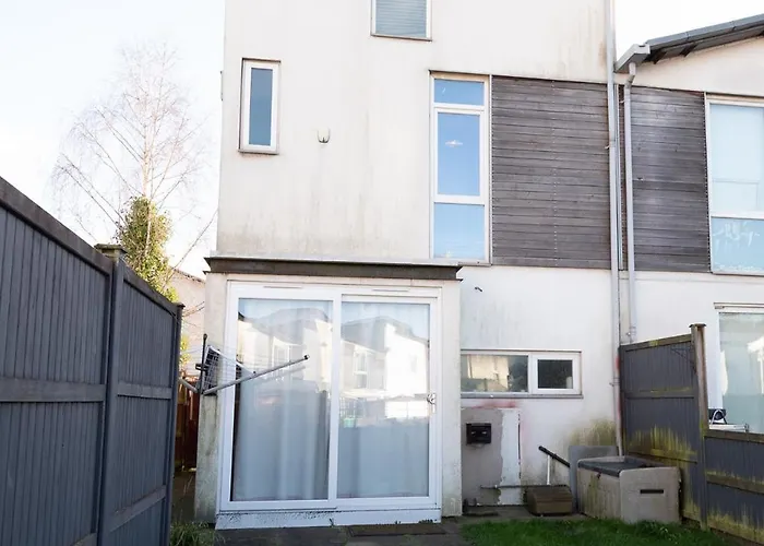 Family 3 Bedroom House By Guestz