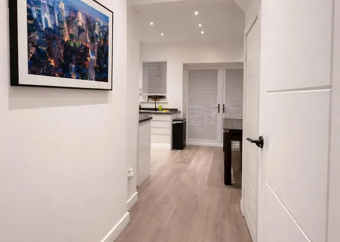 Boutique Mcr With Games Table, Sleeps 9